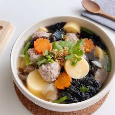 ต้มจืดเต้าหู้สาหร่าย