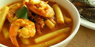 แกงส้มกุ้งไหลบัว